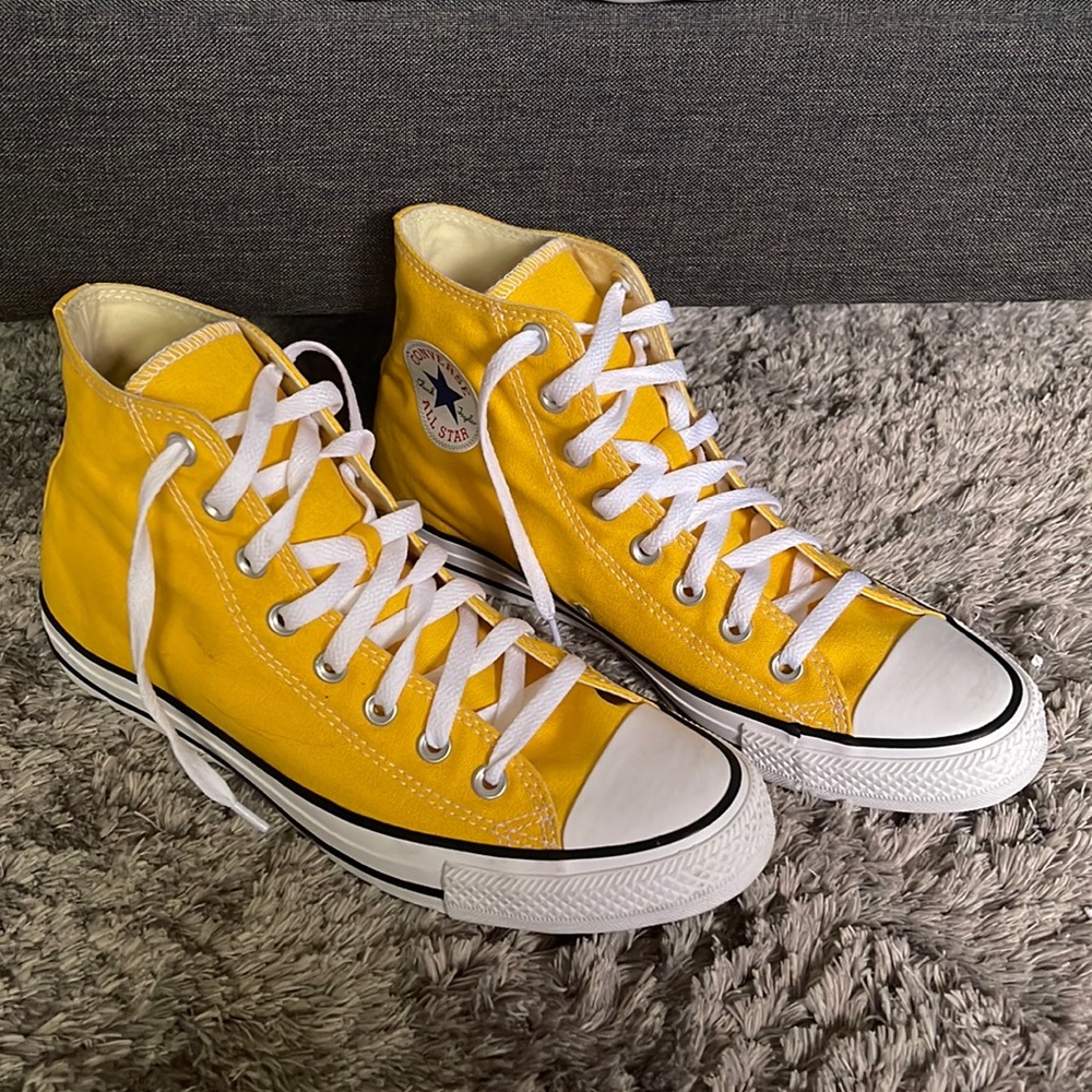 Yellow Converse (High Top) Men 8.5 ⭐️